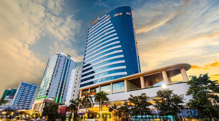 Phòng nghỉ tại Mường Thanh Luxury Ha Long Centre với nội thất truyền thống, diện tích rộng