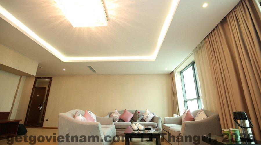 Hồ bơi tại khách sạn được khách đánh giá khá tốt, tuy nhiên các tiện ích khác như gym và spa cần cải thiện