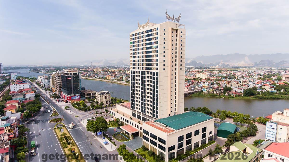 Tổng thể Khách sạn Mường Thanh Luxury Hà Nam vào ban ngày