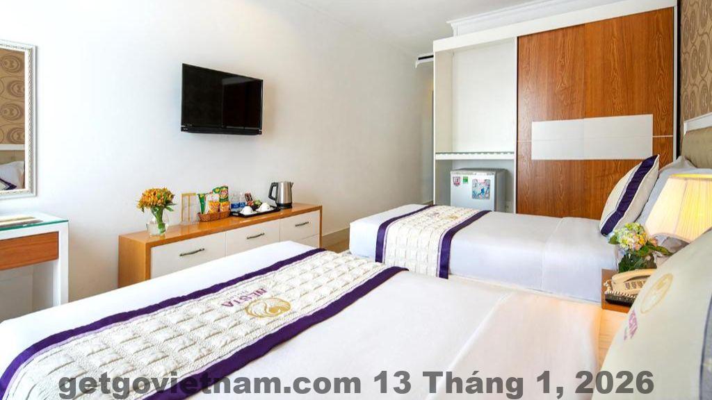Thái độ phục vụ chuyên nghiệp và thân thiện của nhân viên tại Nesta Hotel.