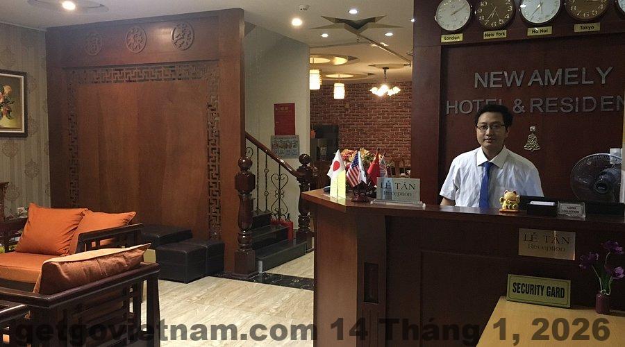 Khách sạn New Amely Hotel & Resident Mỹ Đình – Đánh giá chi tiết & khách quan 2026 3 Khu vực lễ tân Khách sạn New Amely Hotel & Resident Mỹ Đình