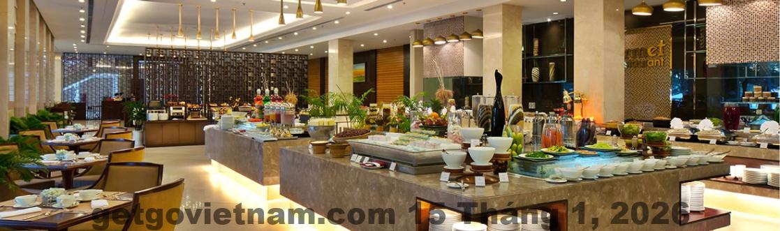 Khu vực ăn sáng đơn giản tại khách sạn bình dân