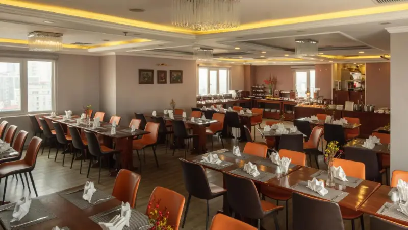 Khu vực nhà hàng và buffet sáng tại Champton Hanoi Hotel