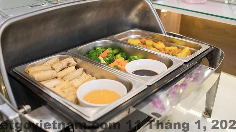 Khu vực nhà hàng và buffet sáng tại Golden Town Hotel