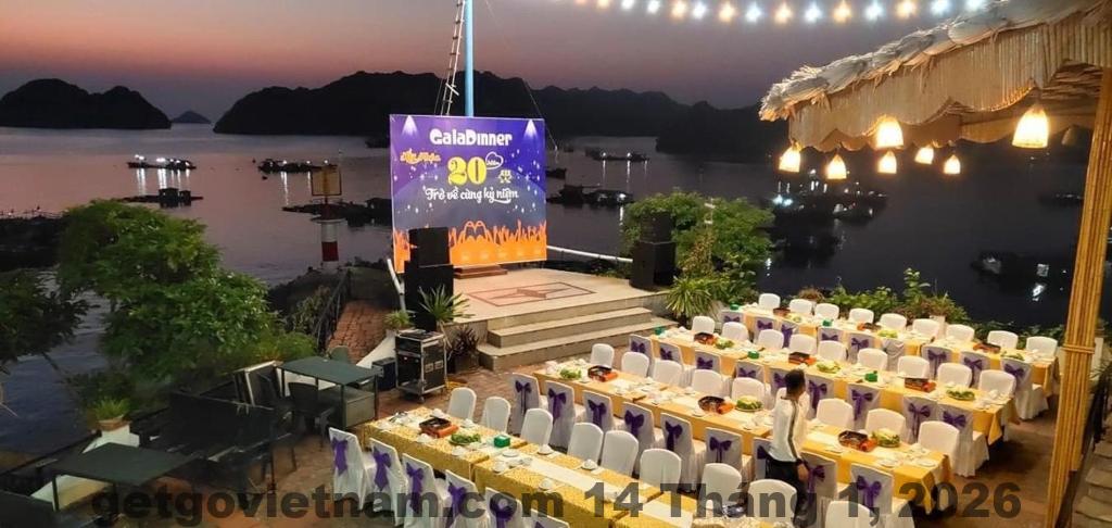 Khu vực ăn sáng tại Làng Chài Hotel Cát Bà