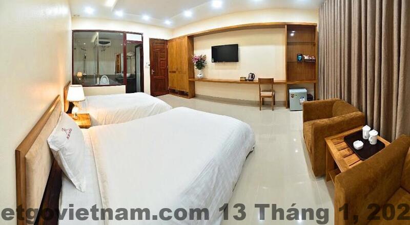 Hồ bơi tại Mai Linh Hotel giúp du khách thư giãn sau một ngày dài