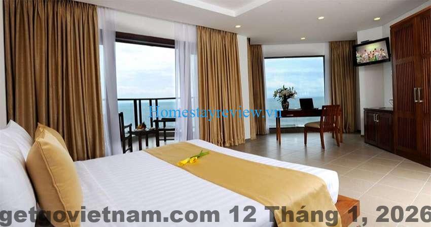 Khu dân cư thôn Thái Hòa Quan Lạn nơi Quan Lan Nam Phong Hotel tọa lạc gần biển và khu ăn uống
