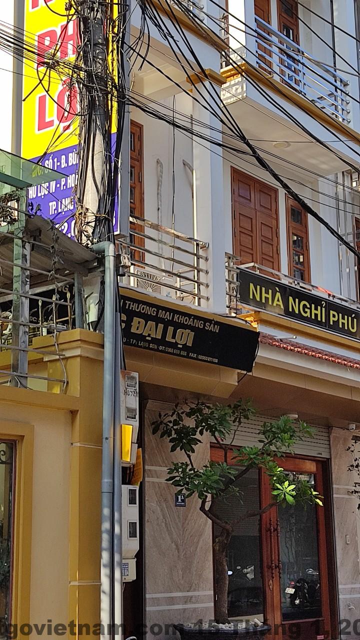 Khu vực xung quanh khách sạn Triệu Ký Vòong có nhiều quán ăn sáng địa phương