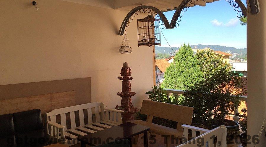 Không gian lễ tân kiểu khách sạn mini với phong cách phục vụ thân thiện