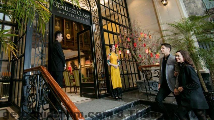 Dịch vụ chăm sóc khách hàng tại San Grand Hotel luôn được đánh giá cao bởi sự chuyên nghiệp và thân thiện của đội ngũ nhân viên.