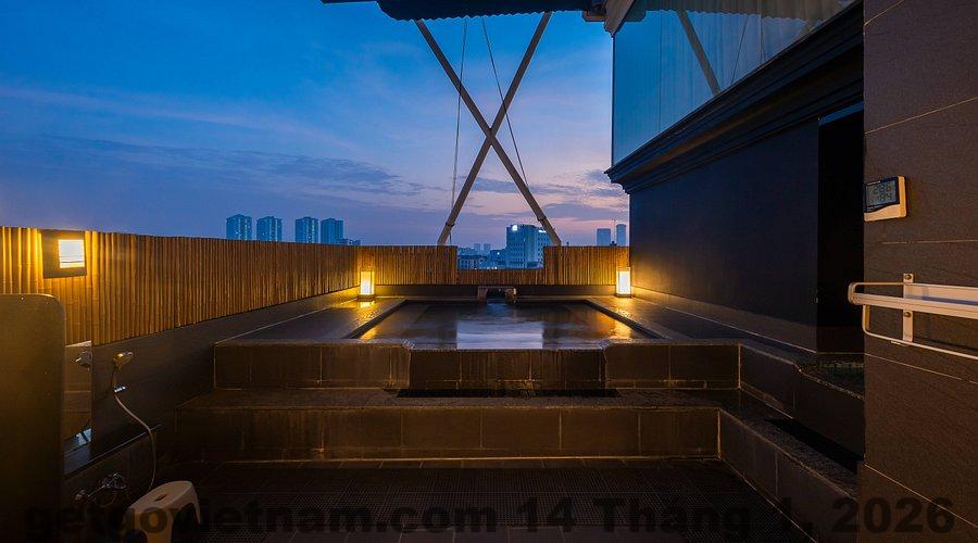 Khu onsen ngoài trời tại Azumaya Hotel Hải Phòng