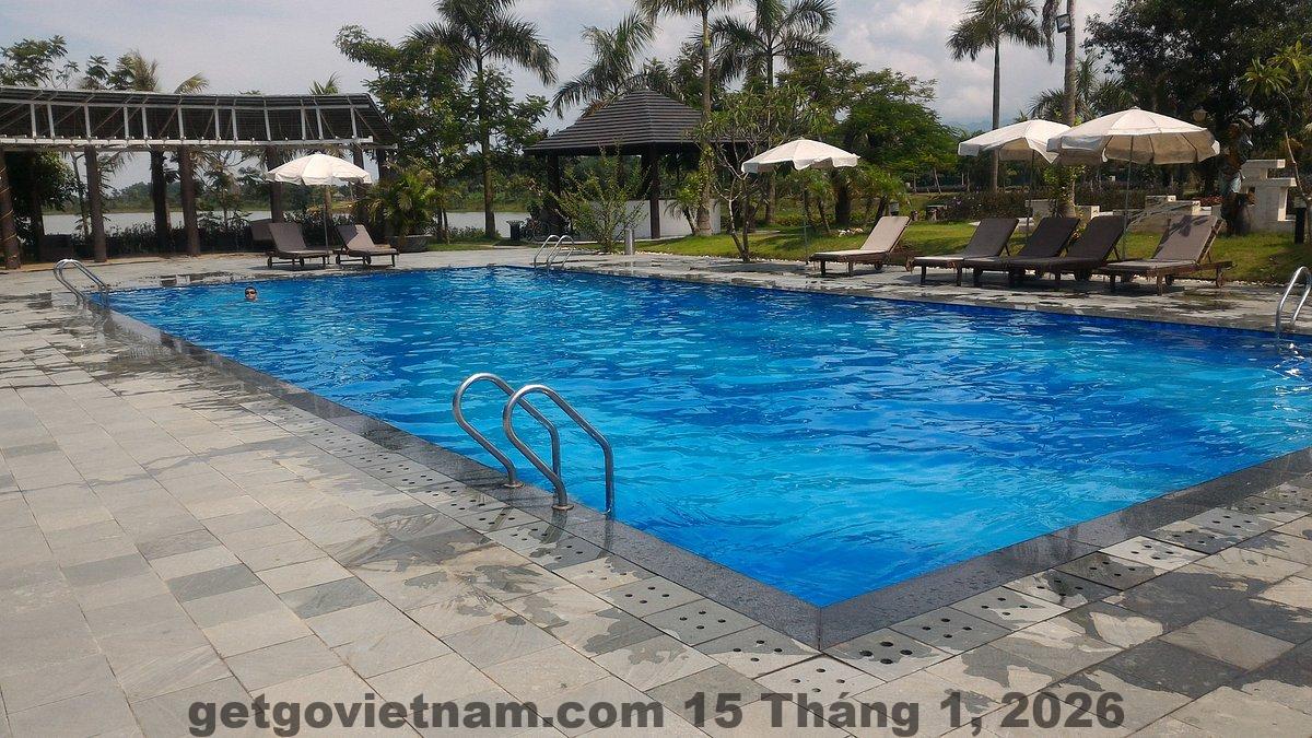 Khu vực ăn uống đơn giản tại Khách sạn Hoa Mai 2, quy mô nhỏ