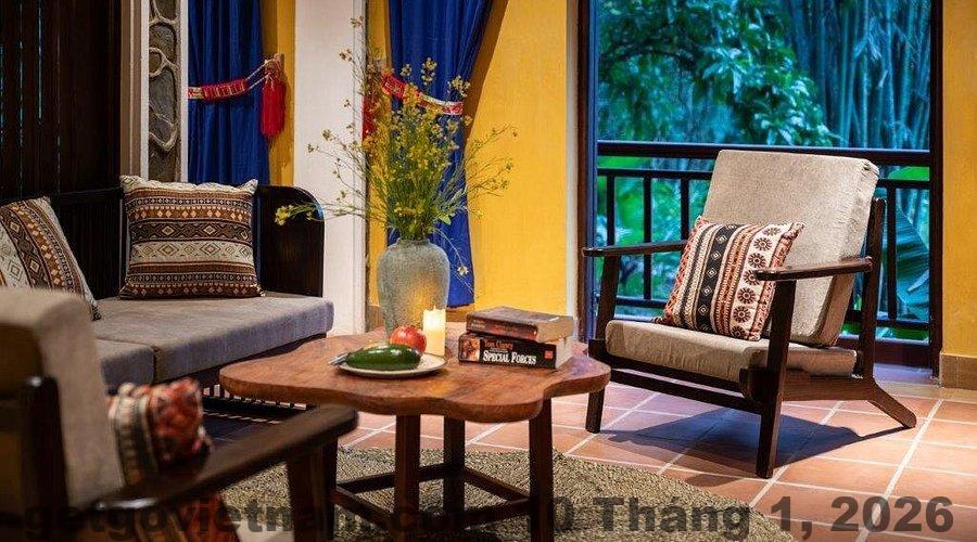 Hồ bơi ngoài trời tại Panhou Retreat – không gian thư giãn lý tưởng.
