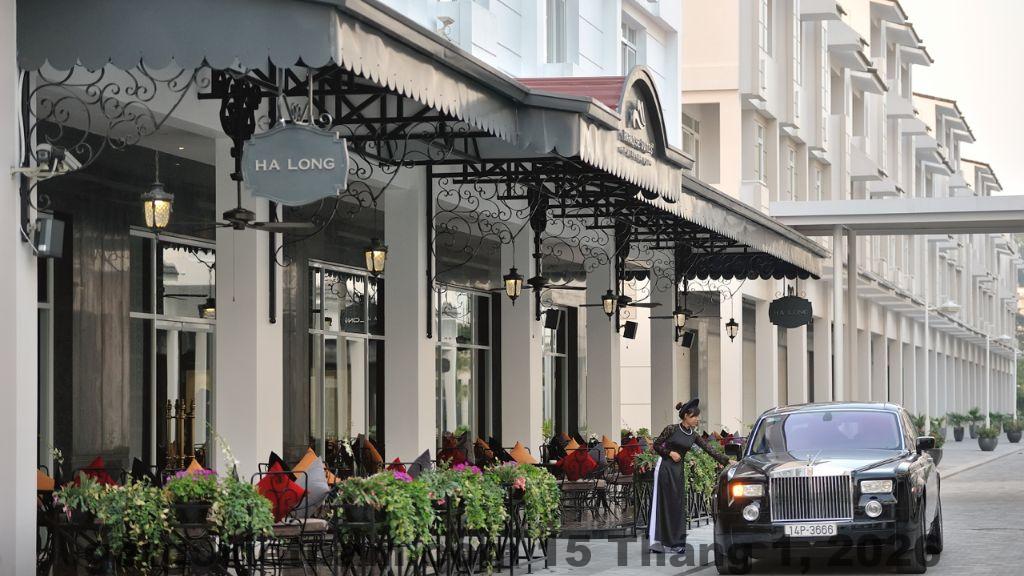 Nhà hàng và buffet sáng Paradise Suites Halong Hotel