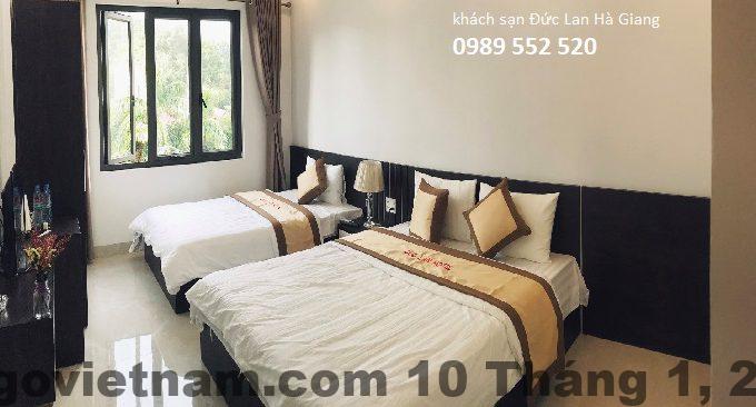 Khách sạn Đức Lan Hà Giang đánh giá 2026: Ở trung tâm – giá ổn – có nên chọn? 4 Phòng ngủ tiêu chuẩn tại Khách sạn Đức Lan Hà Giang với nội thất gỗ cơ bản