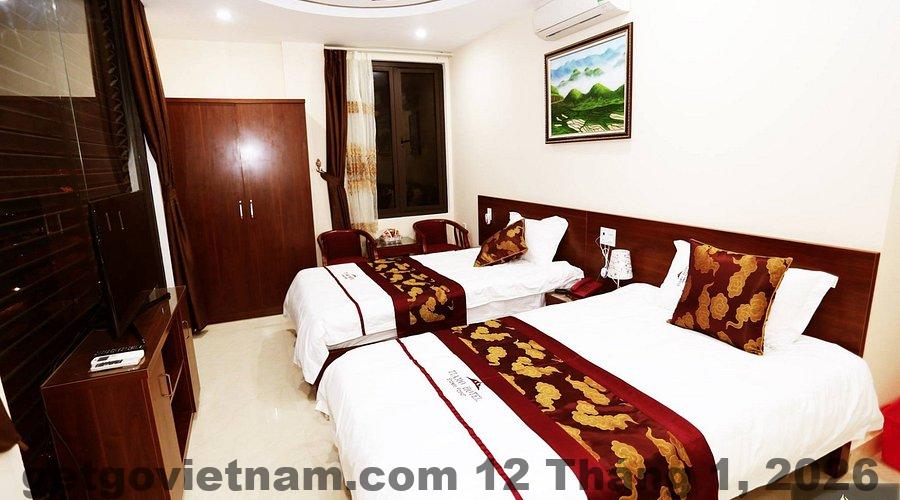 Phòng đôi tại Khách sạn Tiamo Hà Giang với giường lớn và nội thất cơ bản