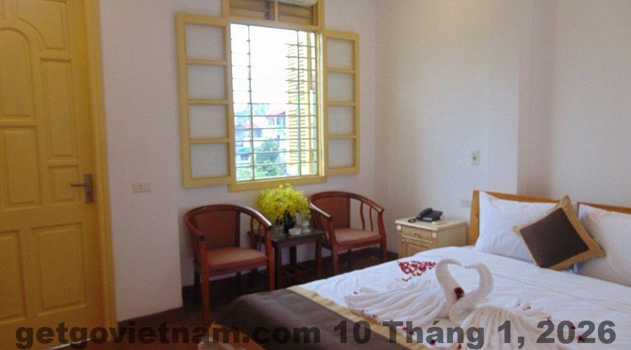 Phòng đơn tại GOLDEN Coffe với nội thất cơ bản, diện tích nhỏ