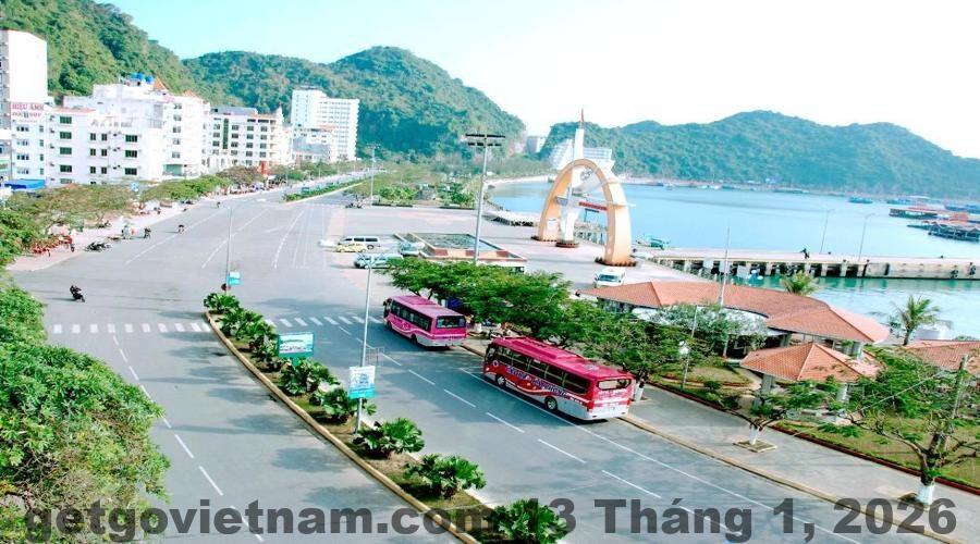 Phòng khách sạn có nội thất đơn giản nhưng tiện nghi đầy đủ, không gian thoải mái