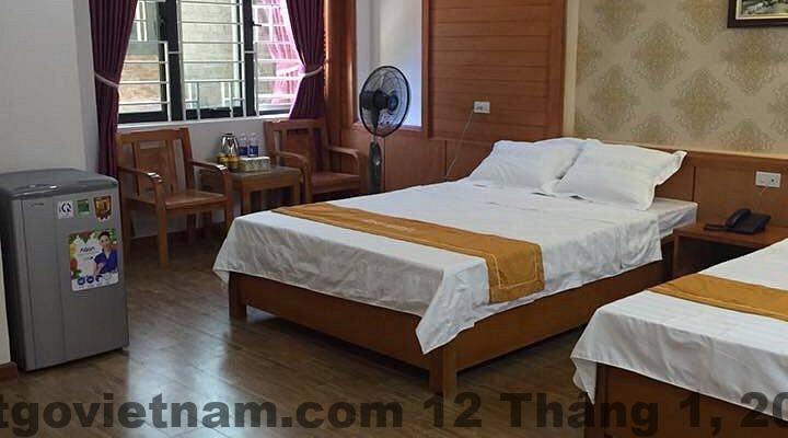 Phòng nghỉ tại Khách sạn Rosy Việt Trì với nội thất cơ bản, phong cách truyền thống