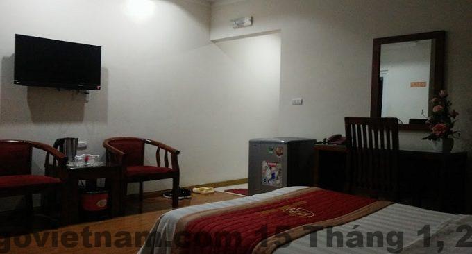 Phòng nghỉ tiêu chuẩn tại Bảo Linh Hotel với nội thất cơ bản