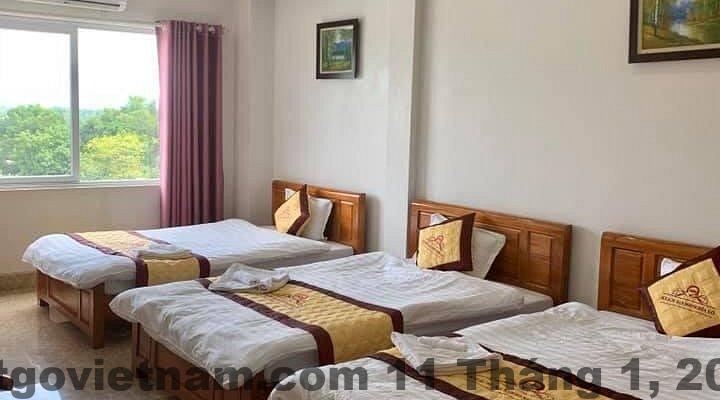 Phòng ngủ khách sạn 999 Nghĩa Lộ sạch sẽ, gọn gàng, đầy đủ tiện nghi cơ bản