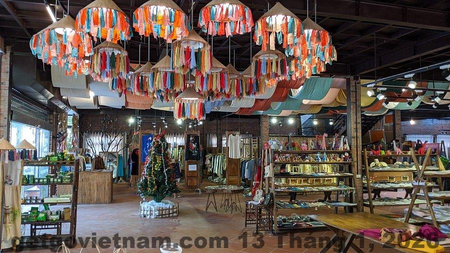 Dịch vụ khách hàng luôn là yếu tố quan trọng trong sự hài lòng của du khách.