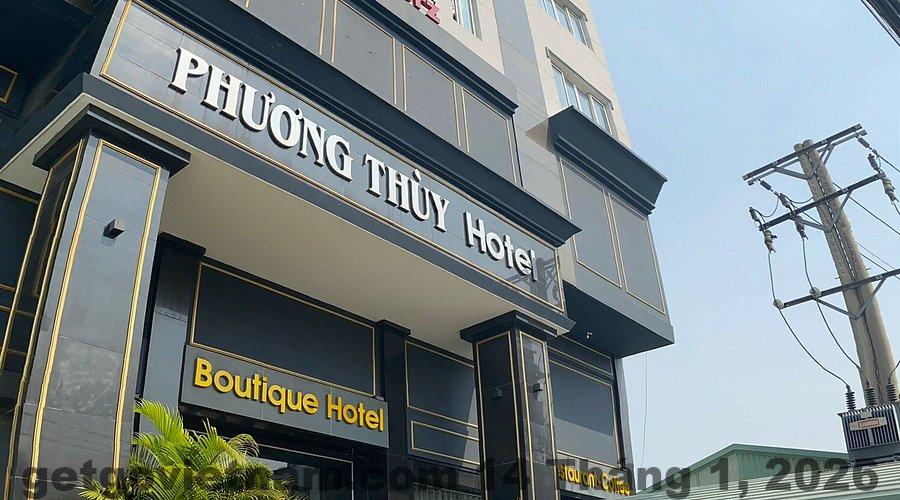 Khu vực ăn sáng đơn giản tại Khách Sạn Thúy Phương với thực đơn cơ bản