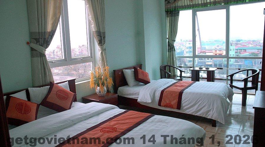 Sảnh lễ tân Phuong Anh Hotel I với phong cách truyền thống