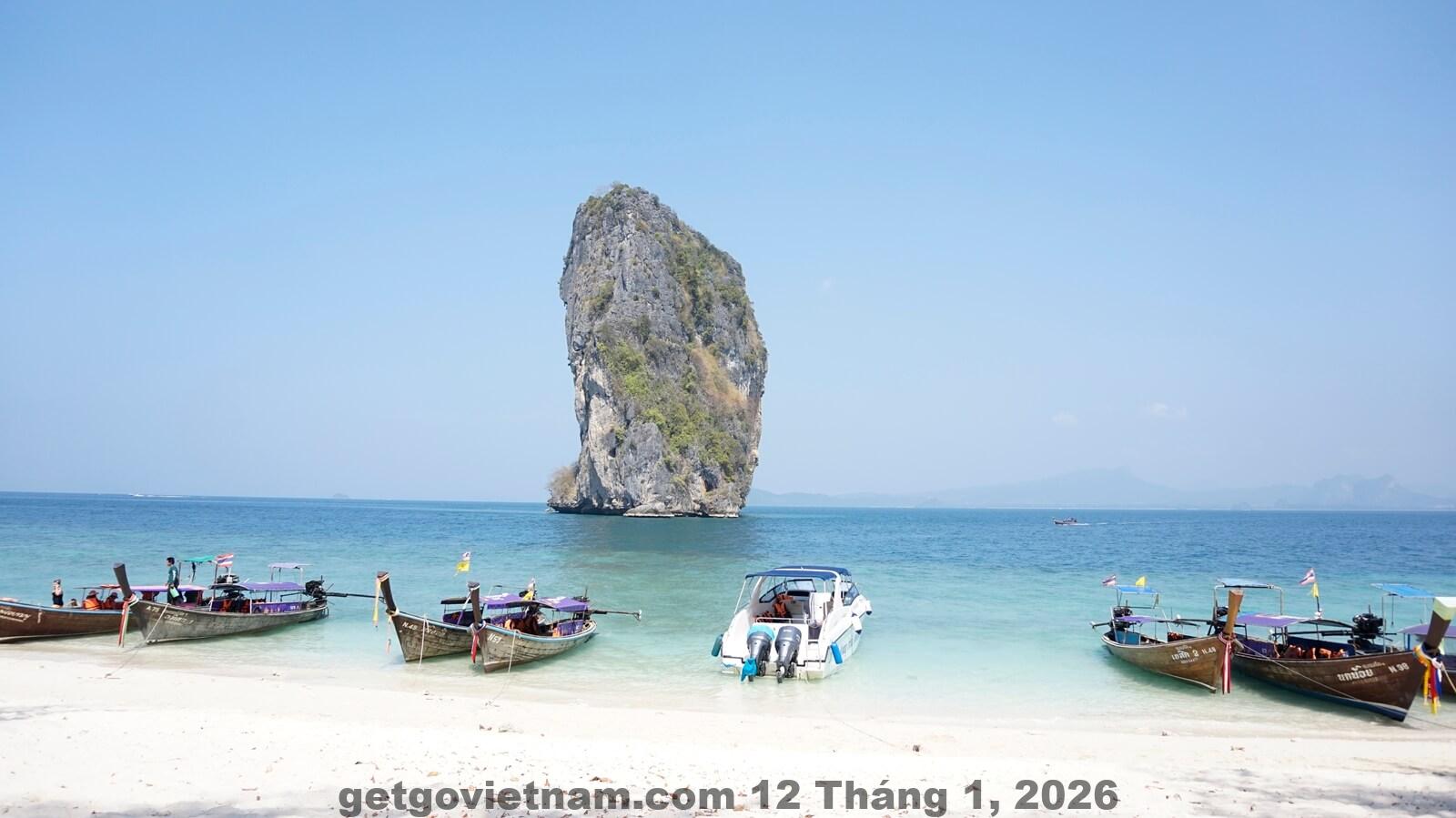 Vị trí MINH ĐỨC - MINH ANH HOTEL Quan Lạn – gần khu dân cư, cách bãi biển khoảng 15–20 phút di chuyển