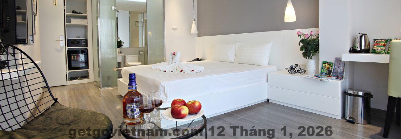 Ping Hotel Mỹ Đình Đánh Giá 2026: Trải Nghiệm Đáng Thử Cho Doanh Nhân Và Du Khách 5 Nhân viên phục vụ tận tình, chu đáo tại khách sạn.