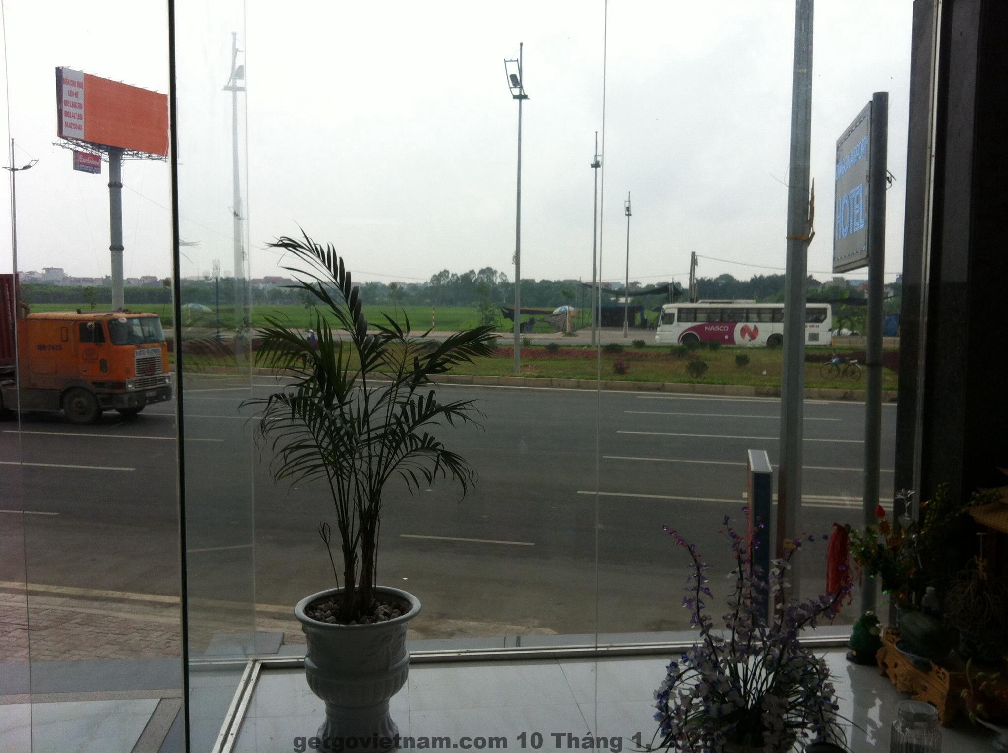 Khu vực lễ tân Dragon Airport Hotel đơn giản và gọn gàng