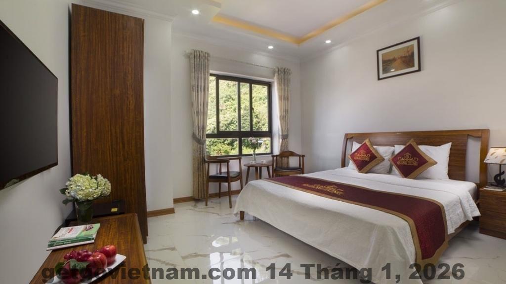 Không gian phòng khách sạn tầm trung tại Cát Bà dùng để so sánh phân khúc giá