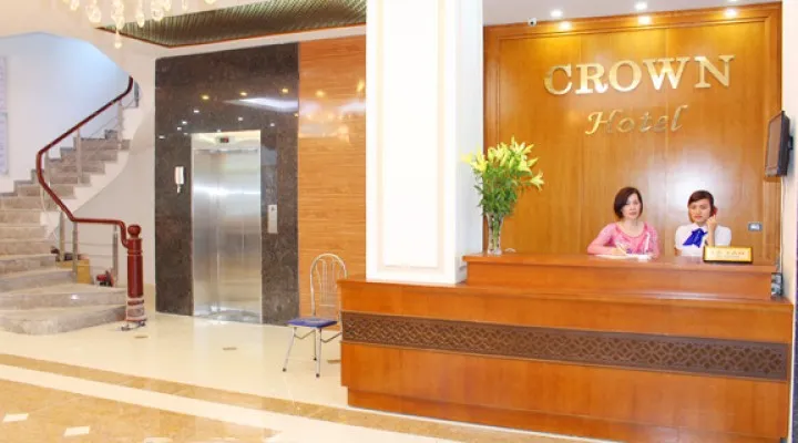 quay le tan khach san crown sam son 19a le van huu san sang chao don du khach