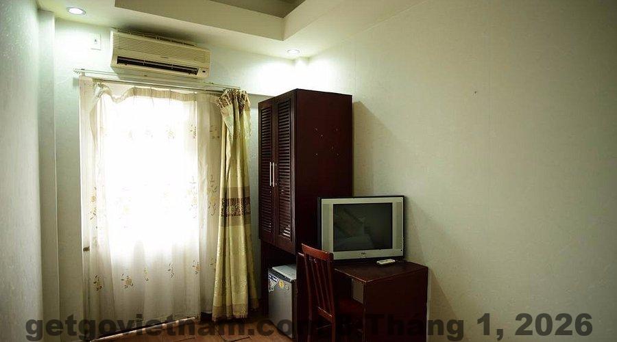 Ăn sáng tại OYO 604 Queen Hotel - Bữa sáng buffet đơn giản nhưng tươi ngon