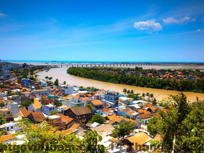 Khu vực trung tâm Phù Yên Sơn La với mật độ dân cư và dịch vụ địa phương