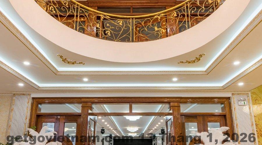 Một trong các phòng ngủ tại khách sạn Tân An Palace, thiết kế đơn giản nhưng vẫn mang lại cảm giác thoải mái.