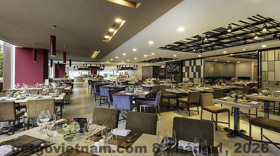 Nhà hàng buffet sáng tại Novotel Suites Hà Nội