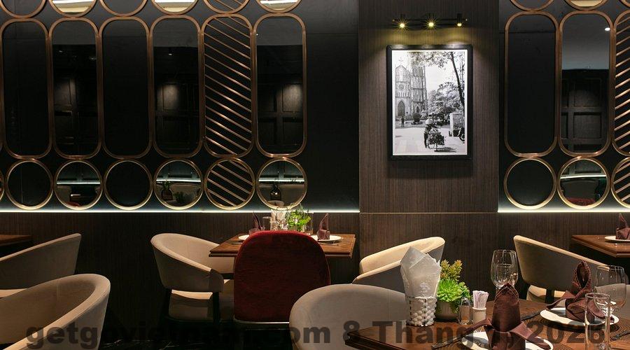 Không gian nhà hàng và khu vực sinh hoạt chung tại MAY DE VILLE Crown Hotel