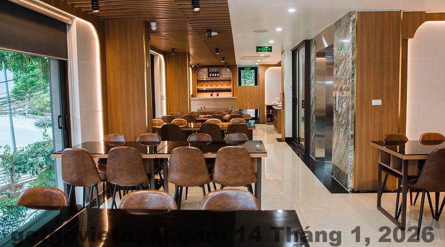 Khu vực ăn sáng tại CAT BA ECO HOTEL phục vụ món cơ bản