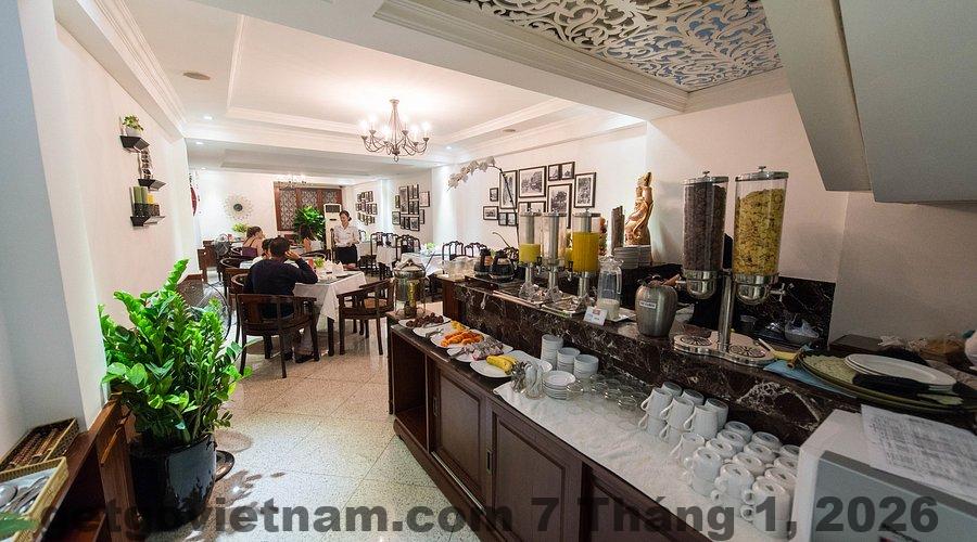 Khu vực ăn uống gần khách sạn Oriental Central