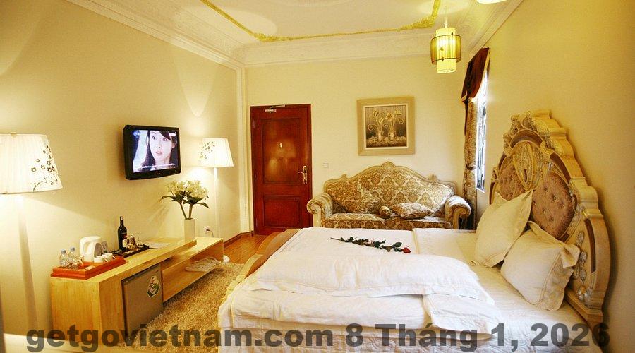 Khu vực lễ tân Ritz Boutique Hotel Hanoi được đánh giá cao về thái độ phục vụ