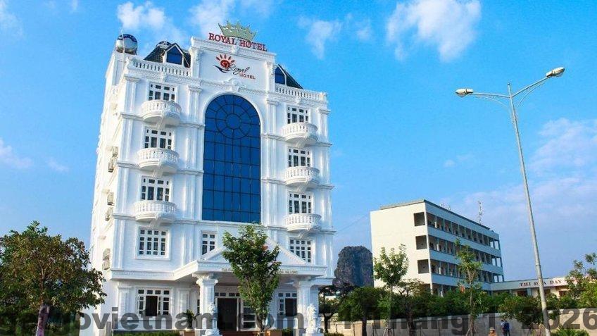 Vị trí Khách sạn Hạ Long Royal Hotel nằm gần trục đường lớn khu Bãi Cháy