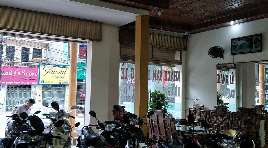 Khu vực lễ tân Khách sạn Khánh Linh – phong cách đơn giản, truyền thống