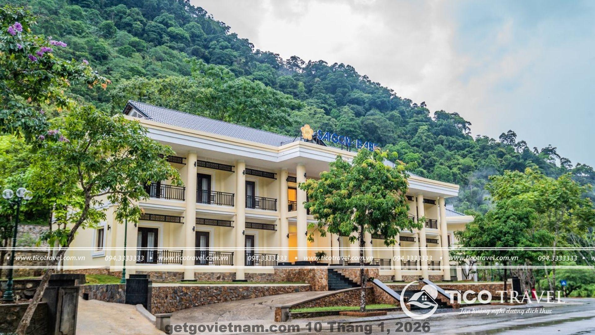 Khung cảnh thiên nhiên xung quanh khách sạn với hồ Ba Bể là điểm nhấn, tạo nên không gian yên tĩnh, thư giãn.