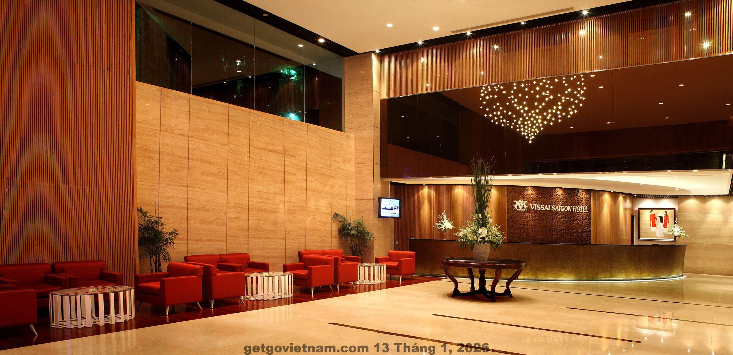 Sảnh tiếp đón rộng lớn tại khách sạn The Vissai Ninh Bình