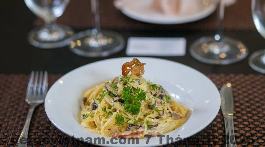 Sen Grand Hotel & Spa Cầu Giấy Review 2026: Có Đáng Ở Không? 1 sen grand hotel spa