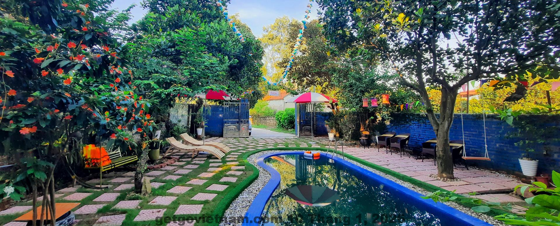 Bể bơi ngoài trời tại Happy Home Sóc Sơn phù hợp cho gia đình và nhóm bạn