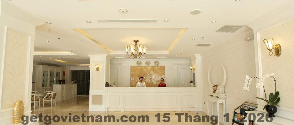 Khu vực lễ tân và đội ngũ nhân viên City Bay Palace Hotel Hạ Long