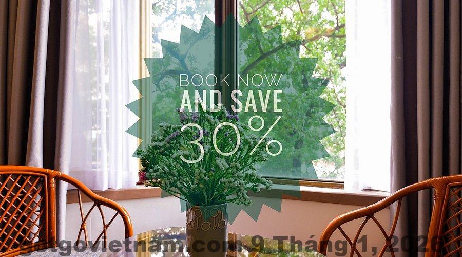 Khu vực lễ tân Khách Sạn Mùa Xuân với phong cách phục vụ truyền thống