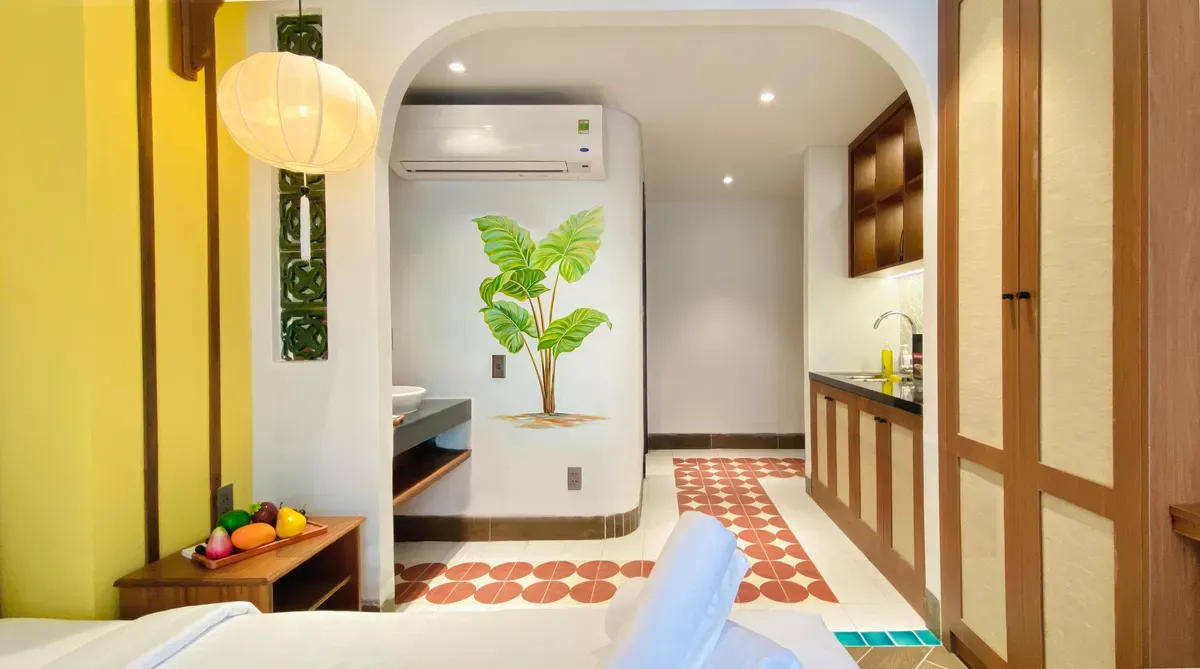 Mặt tiền hiện đại của Sujet Center Hotel by Haviland nằm trên đường Pasteur trung tâm Đà Nẵng